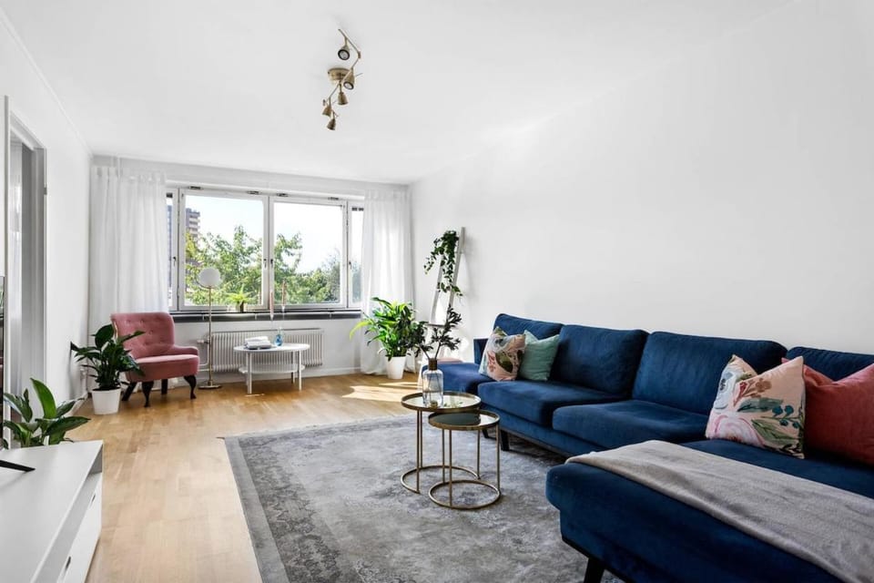 Big room in a large family apartment close to city Apartment in Huddinge