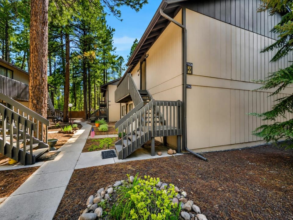 Property building, Facade/entrance, Day