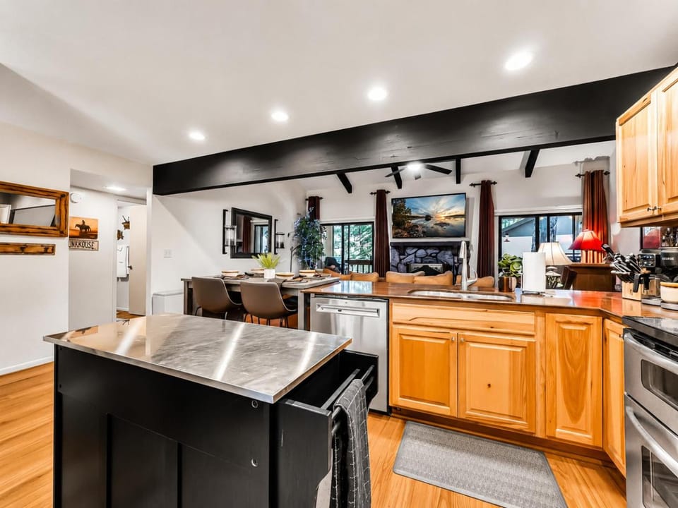 Kitchen or kitchenette, oven, stove, kitchen