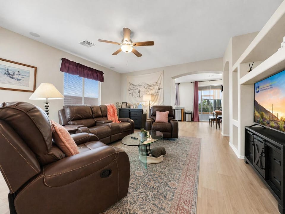TV and multimedia, Living room, Seating area