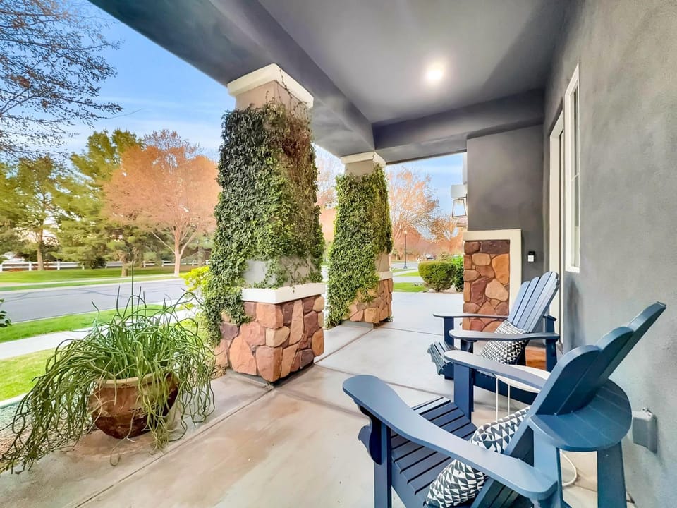 Garden, Living room, Seating area