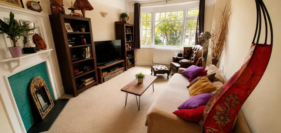 Cosy Room Wimbledon Fast Links to Central London Bed and Breakfast in London