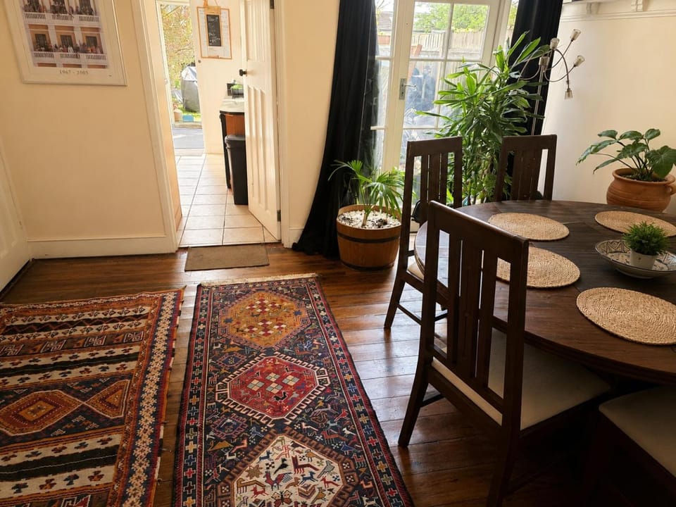 Cosy Room Wimbledon Fast Links to Central London Bed and Breakfast in London