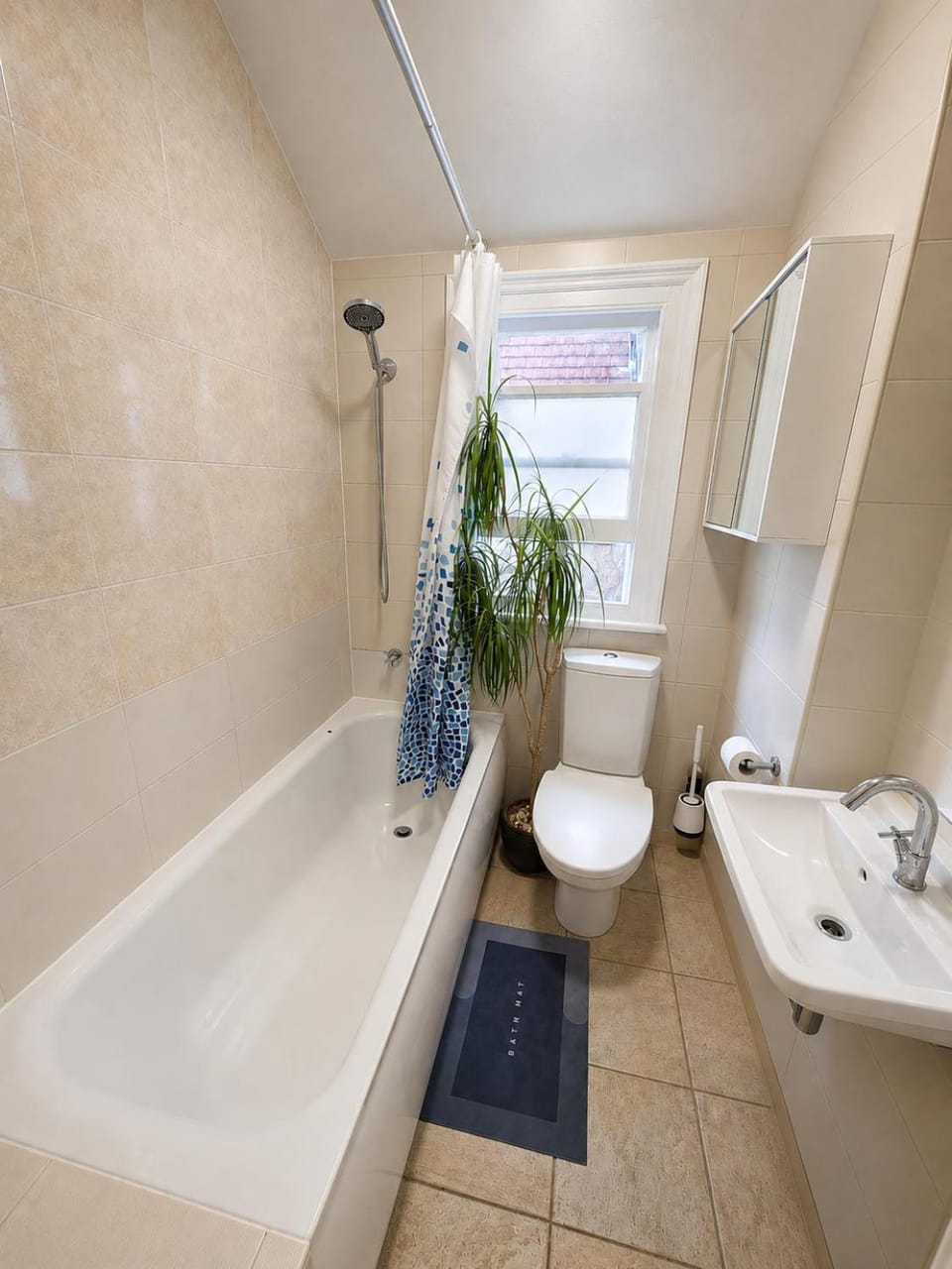 Cosy Room Wimbledon Fast Links to Central London Bed and Breakfast in London