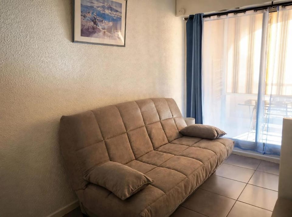 Bateau la mer YourHostHelper Apartment in Hyères