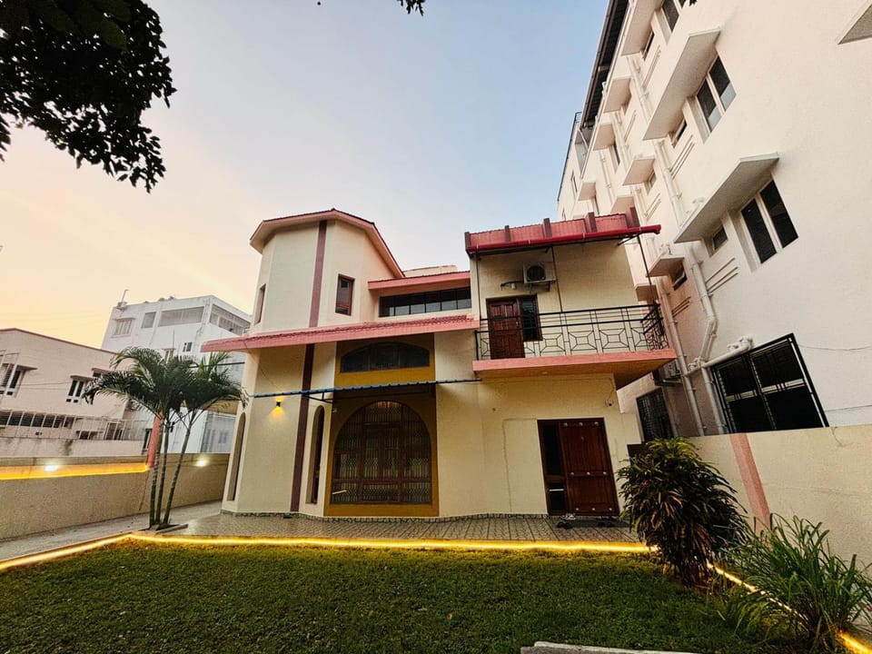 Majestic Villa, 5 Bedroom AC in Mysore Villa in Mysuru