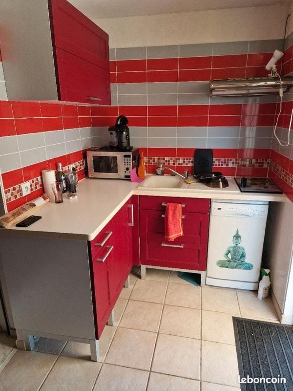 Kitchen or kitchenette, dishwasher