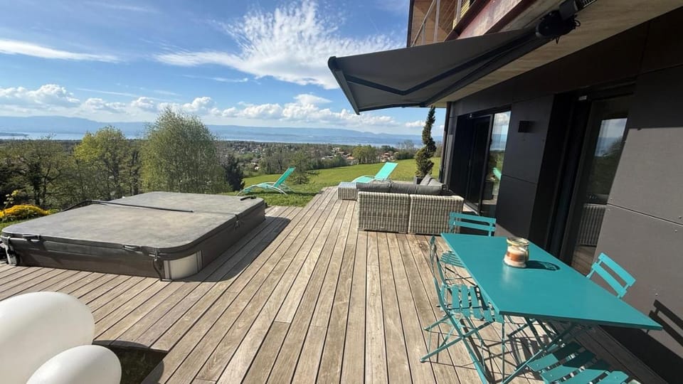 Hot Tub, Hot Tub, View (from property/room), Balcony/Terrace
