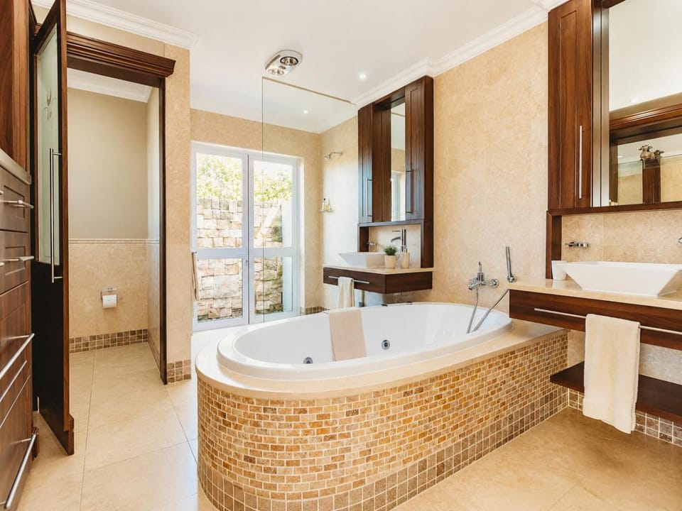 Shower, Toilet, towels, towels
