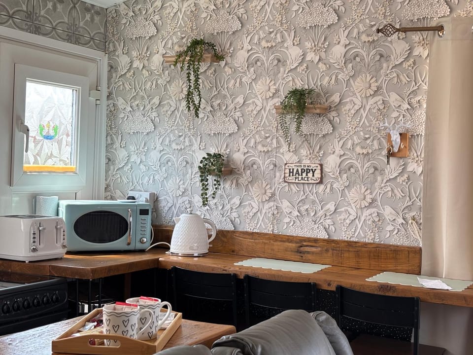 Kitchen or kitchenette, pet friendly, toaster