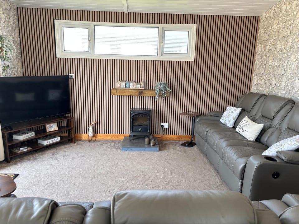 Communal lounge/ TV room, Living room, Seating area