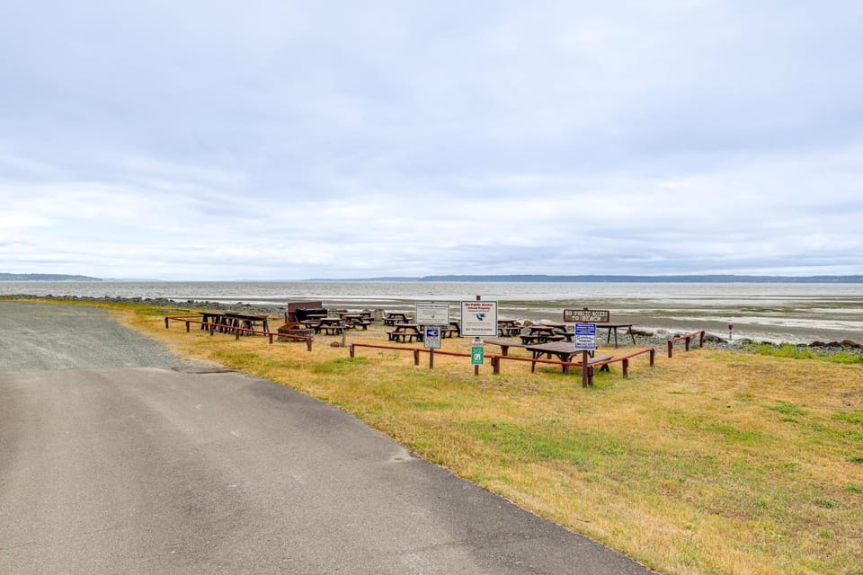 Hot Tub & Puget Sound View! Whidbey Island Retreat House in Whidbey Island