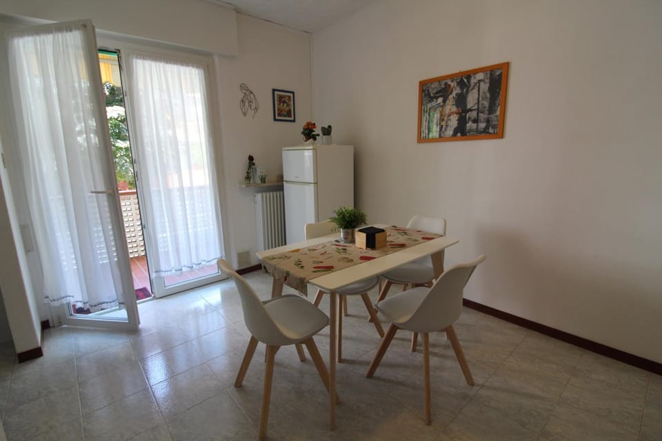 Day, Living room