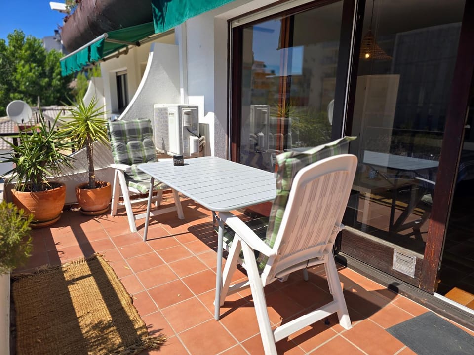 View (from property/room), Balcony/Terrace, Dining area