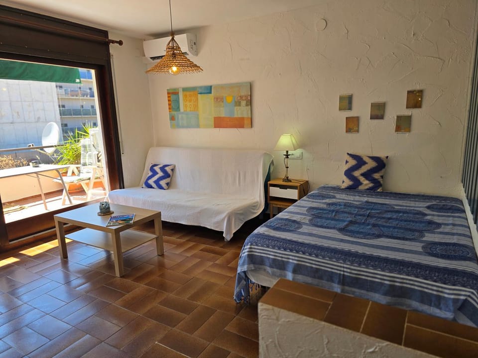 Bed, Living room
