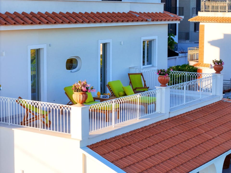 Nevada Infinity Villa with Pool, Terrace, Capri View Villa in Massa Lubrense