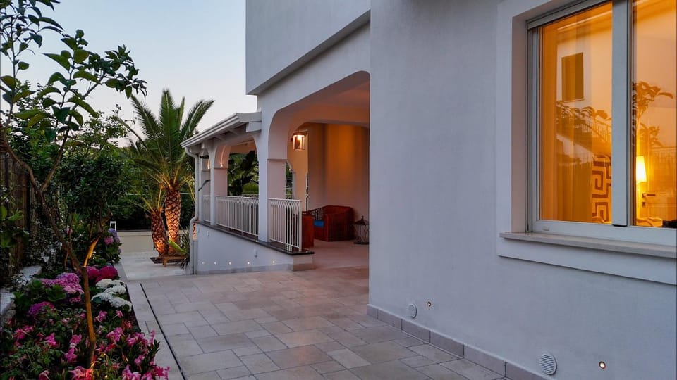 Nevada Infinity Villa with Pool, Terrace, Capri View Villa in Massa Lubrense