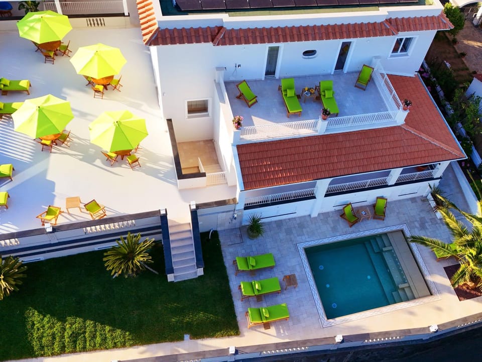 Nevada Infinity Villa with Pool, Terrace, Capri View Villa in Massa Lubrense