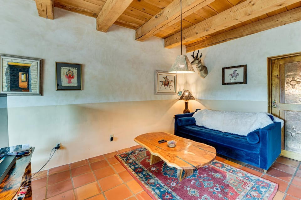 Traditional Taos Adobe Casita: Comfortable & Quiet House in Taos