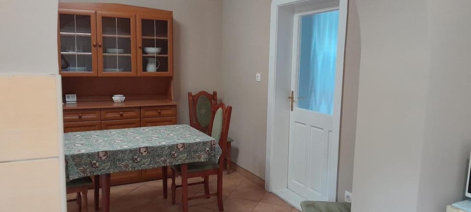 Dining area, furniture, heating