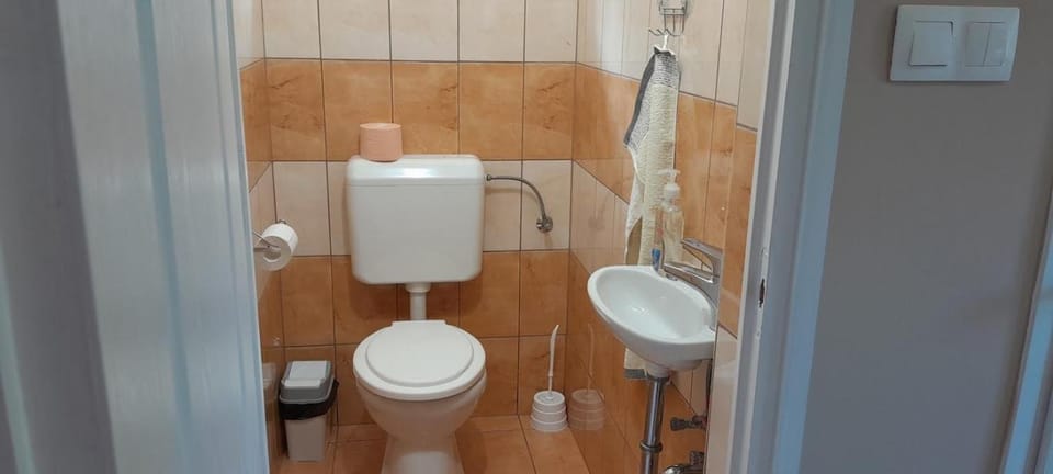Toilet, On site, towels