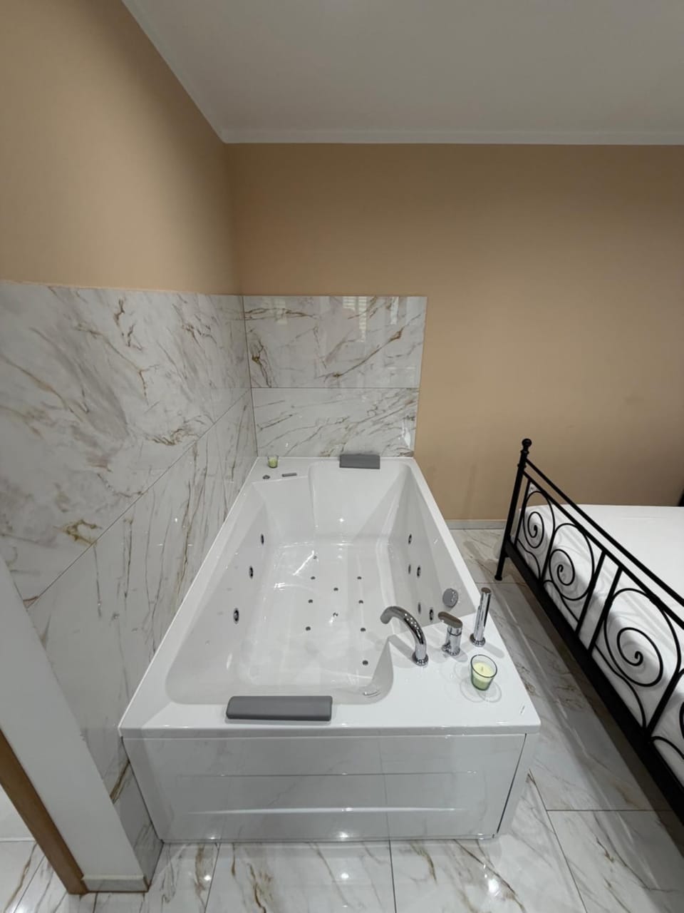 Bedroom, Bath