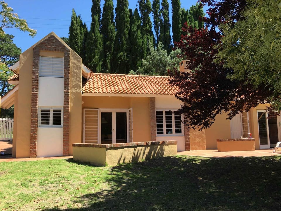 Property building, Day, Garden