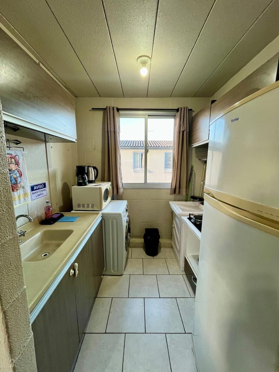 microwave, stove, kitchen