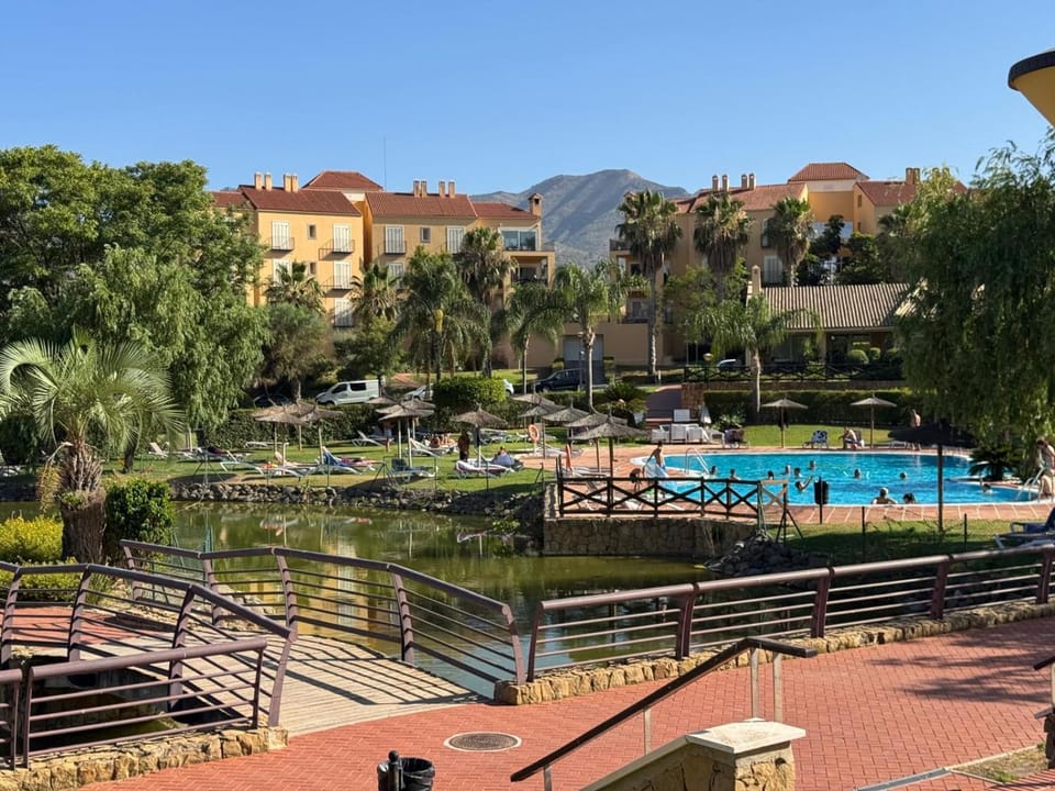 Lake view, Swimming pool