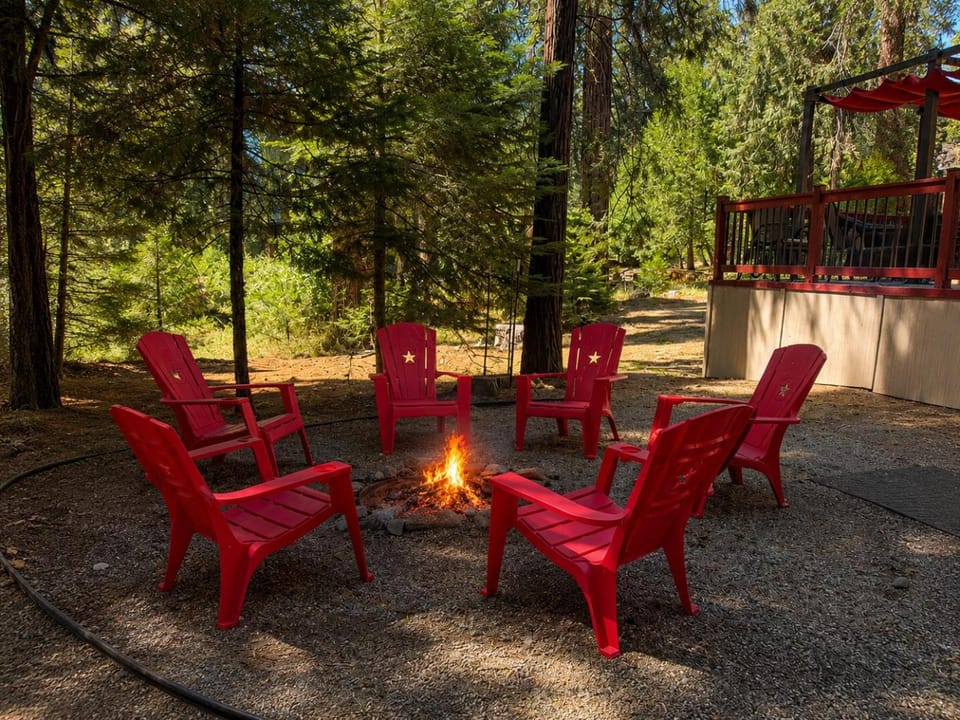 Smoke Tree Hollow AC Pine Air House in Shaver Lake