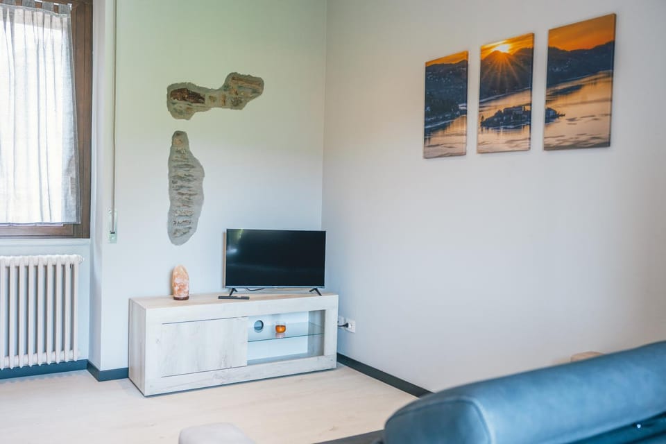 Communal lounge/ TV room, TV and multimedia, Living room