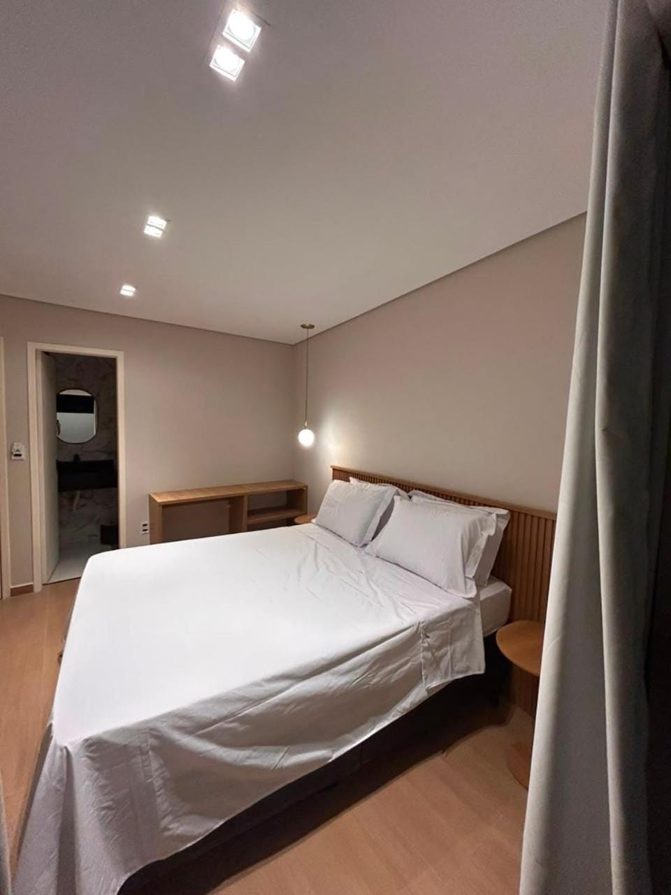 Quietude Suites Bed and Breakfast in Vila Canaa