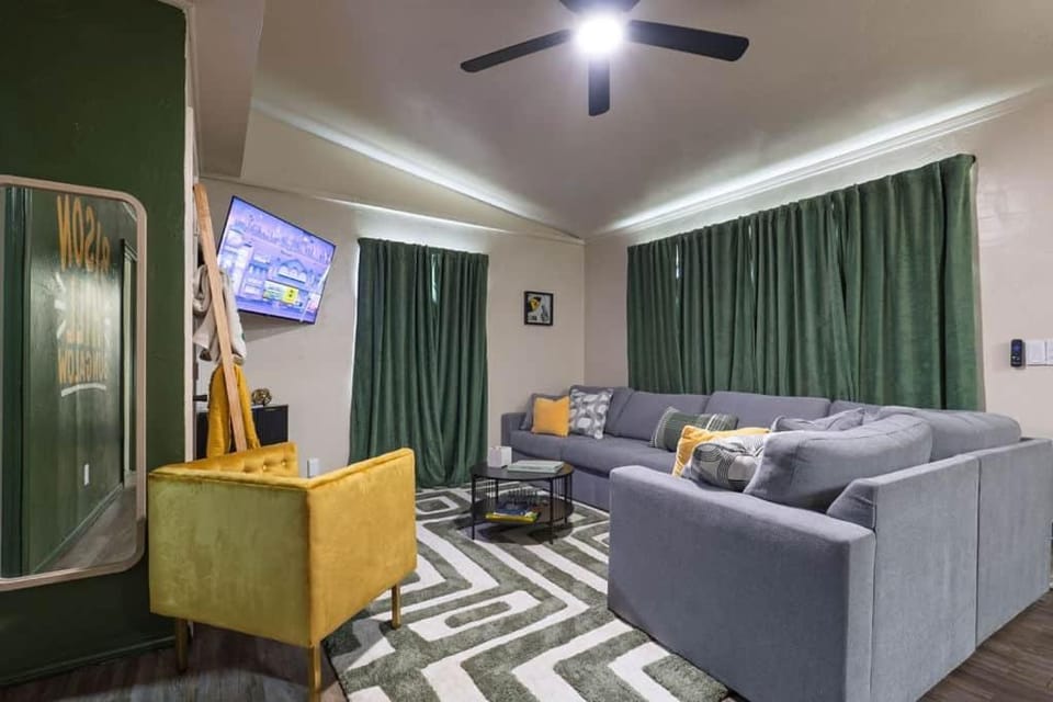 Bison Hill Bungalow | 3 blks from OBU House in Shawnee