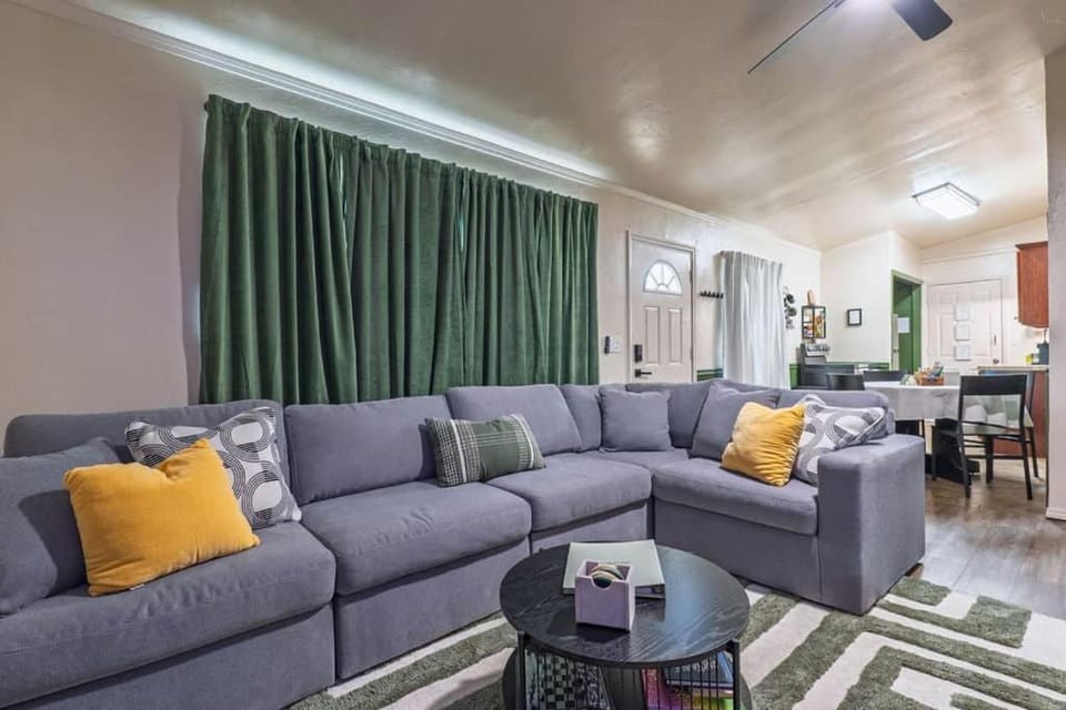 Bison Hill Bungalow | 3 blks from OBU House in Shawnee