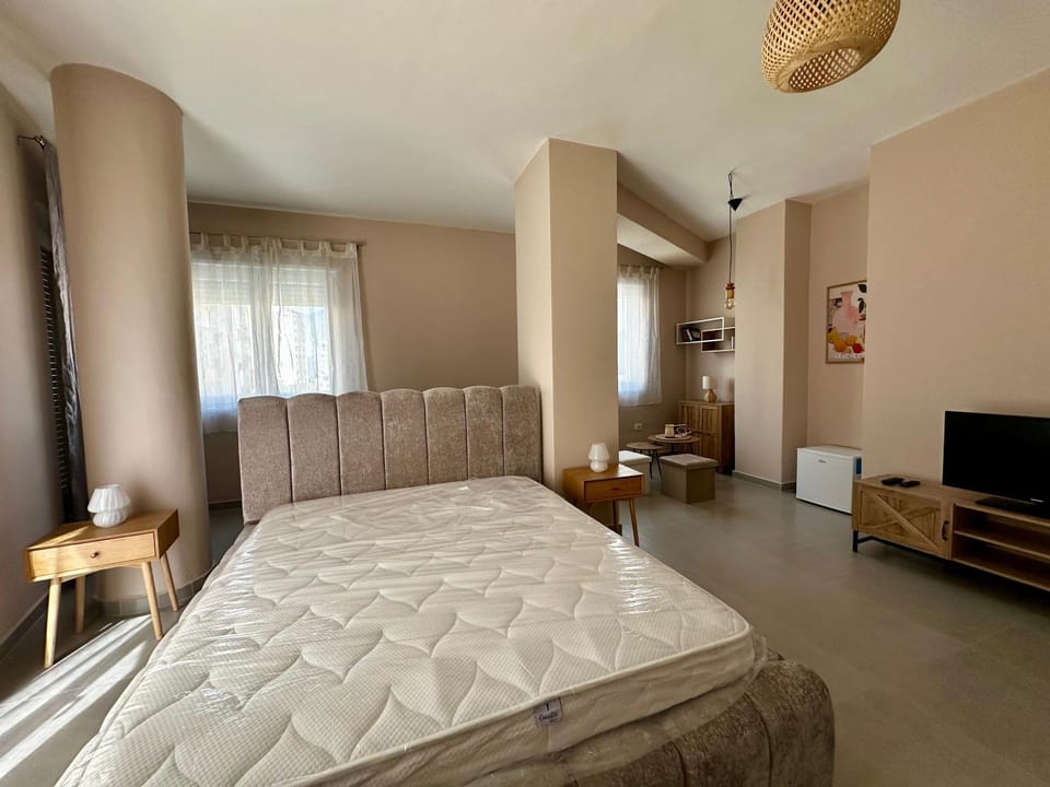 Lady sunshine Apartment in Tirana