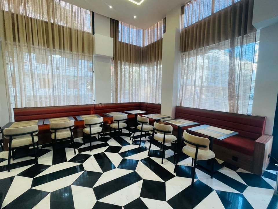 Living room, Seating area, Breakfast