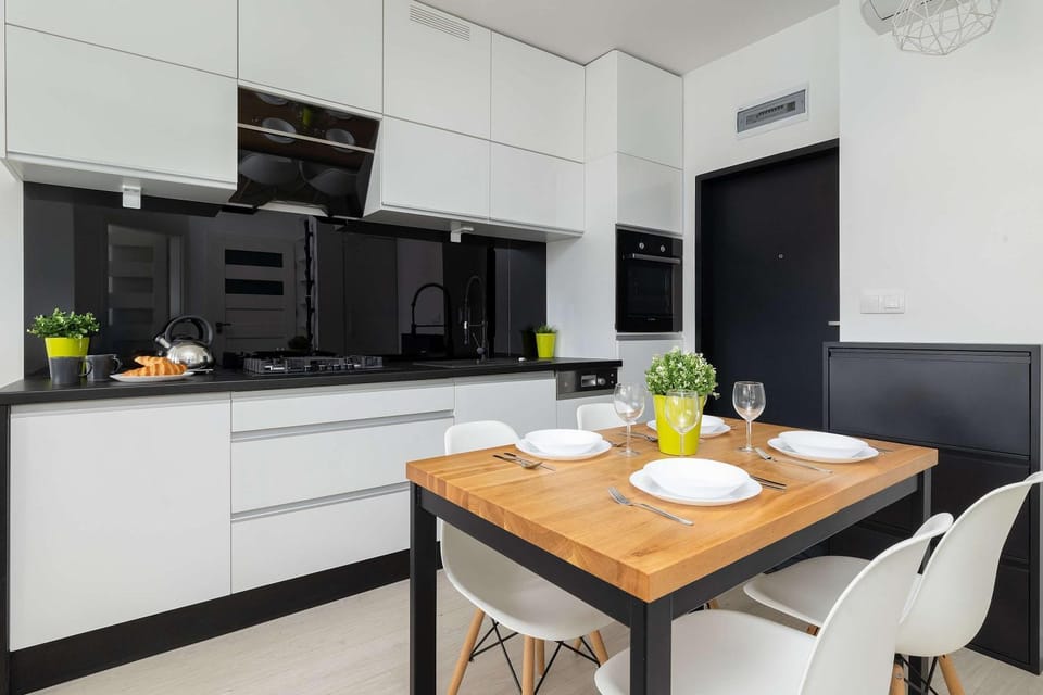 Kitchen or kitchenette, Dining area, stove