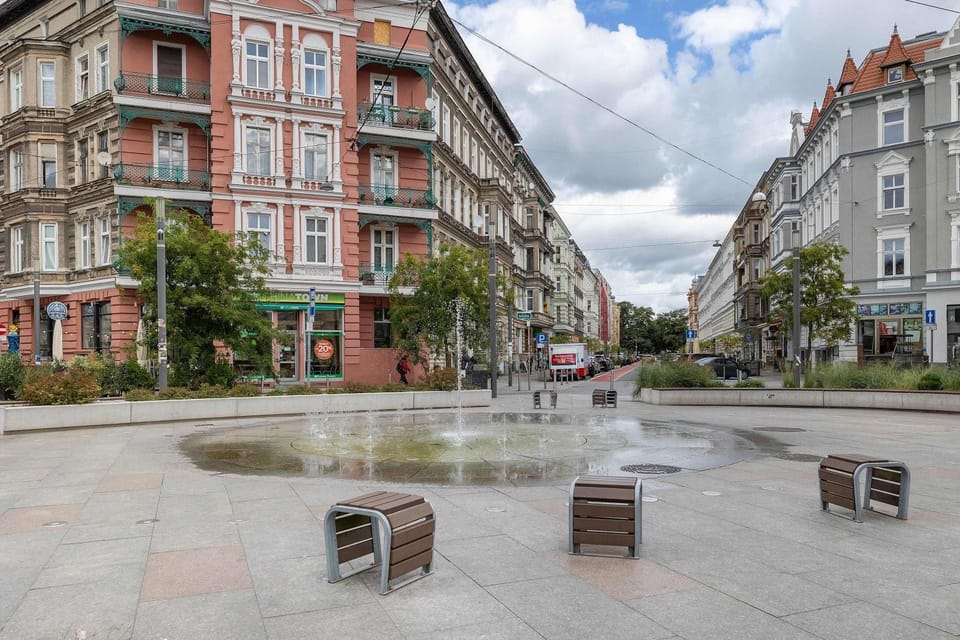 Property building, Day, Neighbourhood, Location
