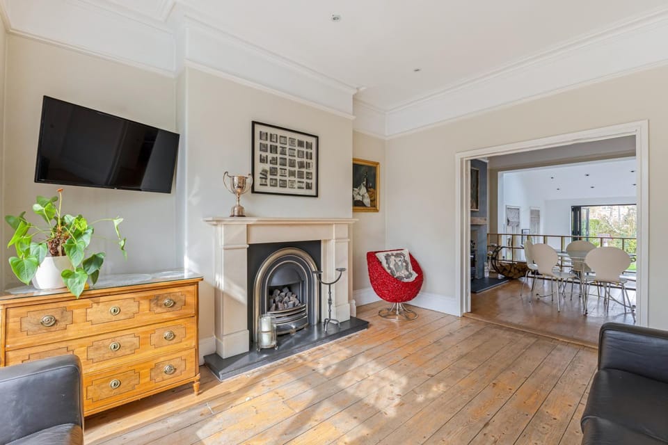 17 Trafford Road House in England