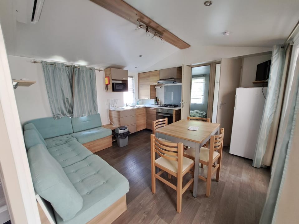 Communal lounge/ TV room, Dining area