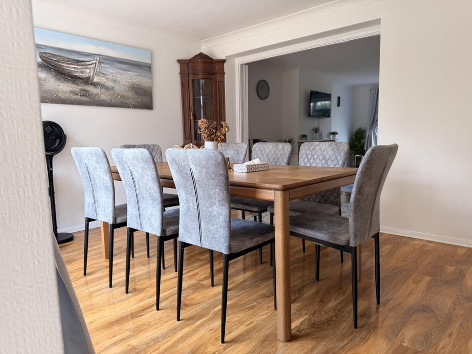 Seating area, Dining area