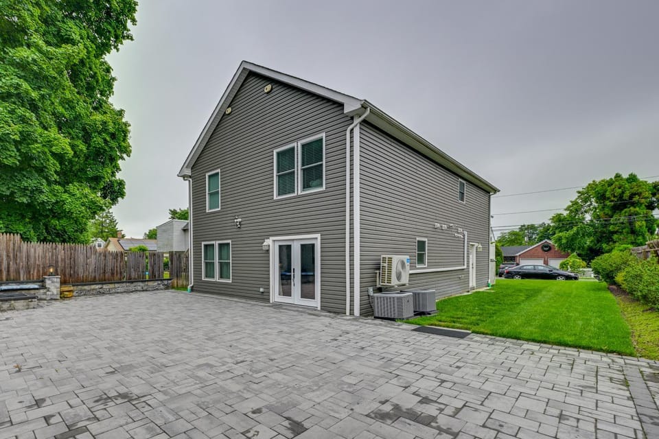 Walk to Train! Updated Apt in Huntington Station Apartment in Long Island