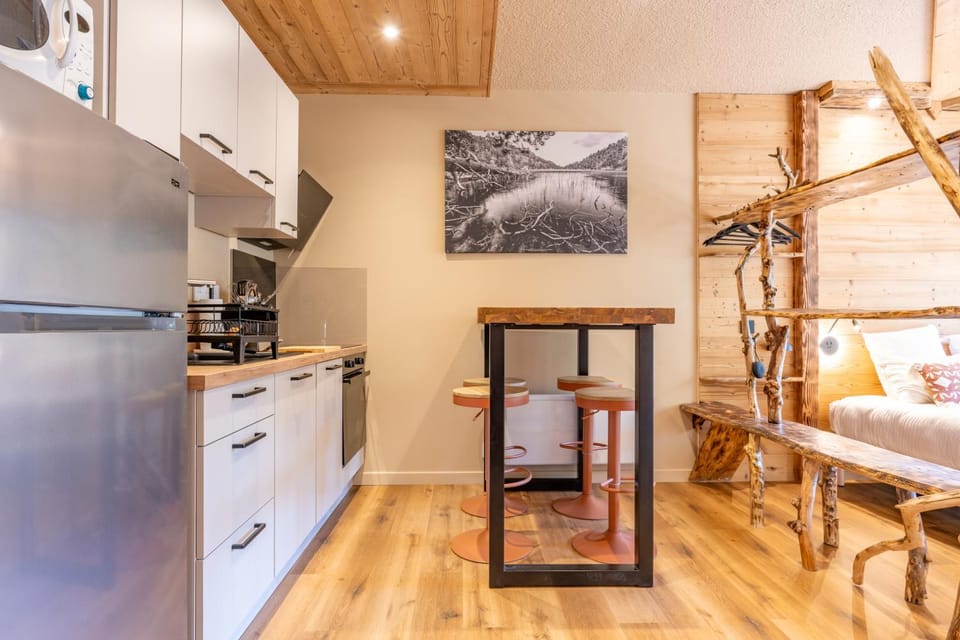Coffee/tea facilities, dishwasher, stove, kitchen