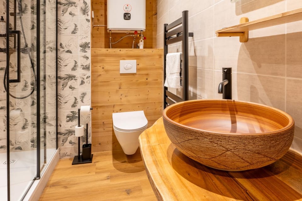 Shower, Toilet, Bathroom, towels