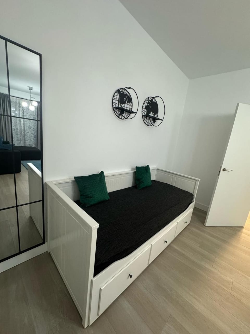 Chique HOME in Exigent Plaza faza 5 Apartment in Bucharest