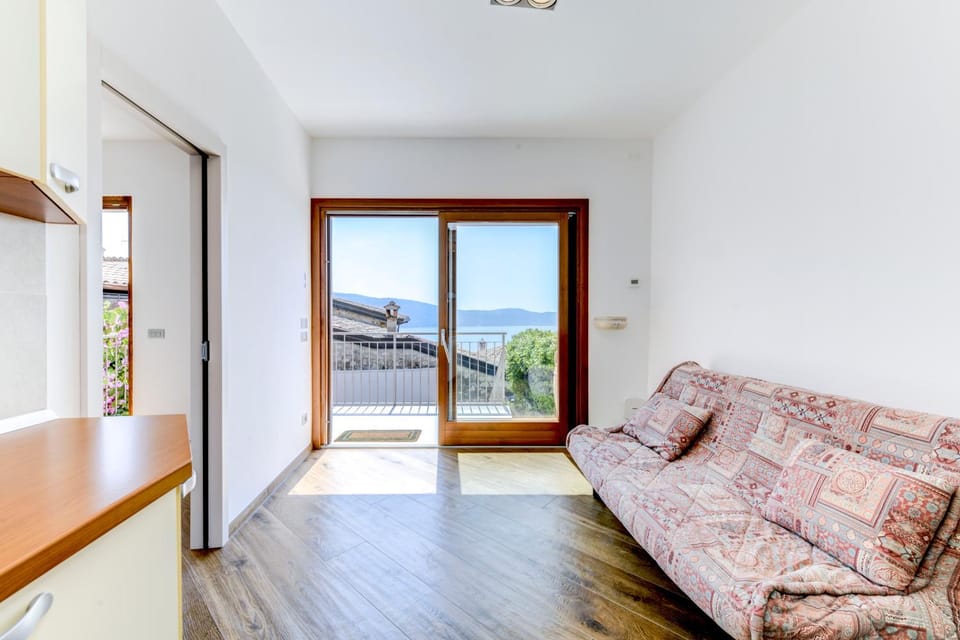 Gargnano E-bike Lake view Apartment in Lake Garda