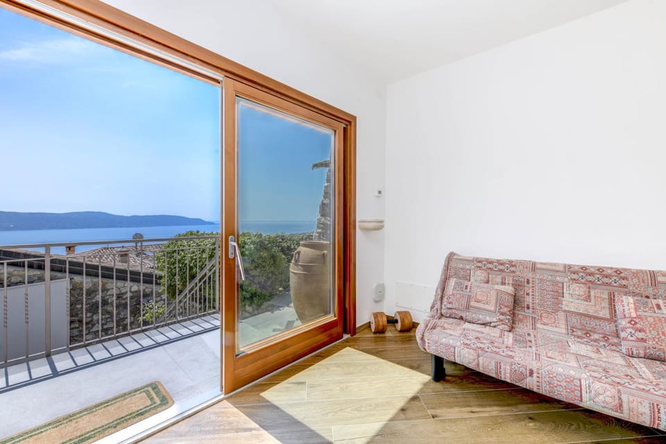 Gargnano E-bike Lake view Apartment in Lake Garda