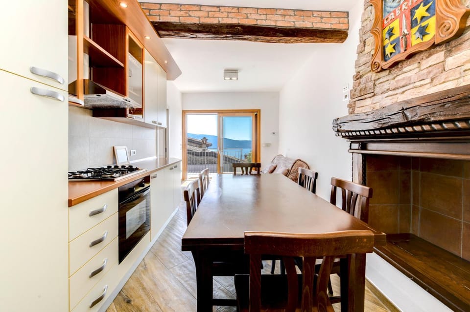 Gargnano E-bike Lake view Apartment in Lake Garda