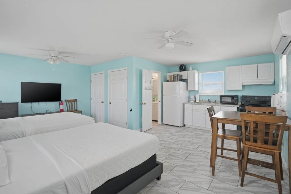 Beachside 1BR Studio Sleeps 4 & Near North Beach Apartment in Nueces County