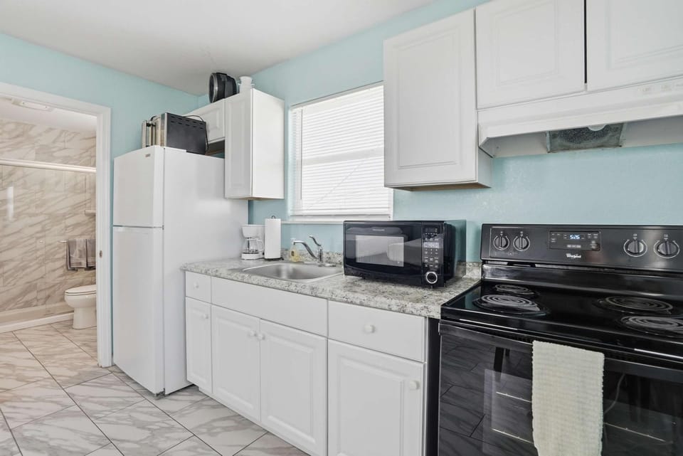 Beachside 1BR Studio Sleeps 4 & Near North Beach Apartment in Nueces County